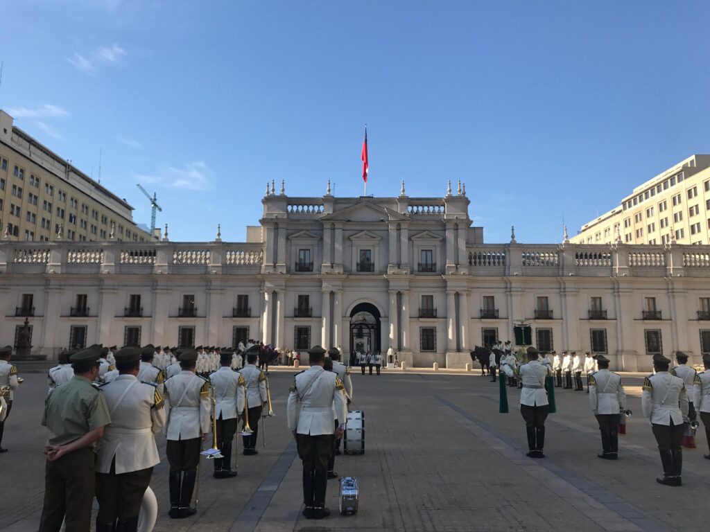 Troca de Guarda no Palácio de la Moneda em Santiago